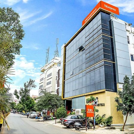 מלון Fabexpress Essvee Mg Road Vijayawāda מראה חיצוני תמונה